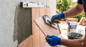 como colocar azulejos en pared exterior